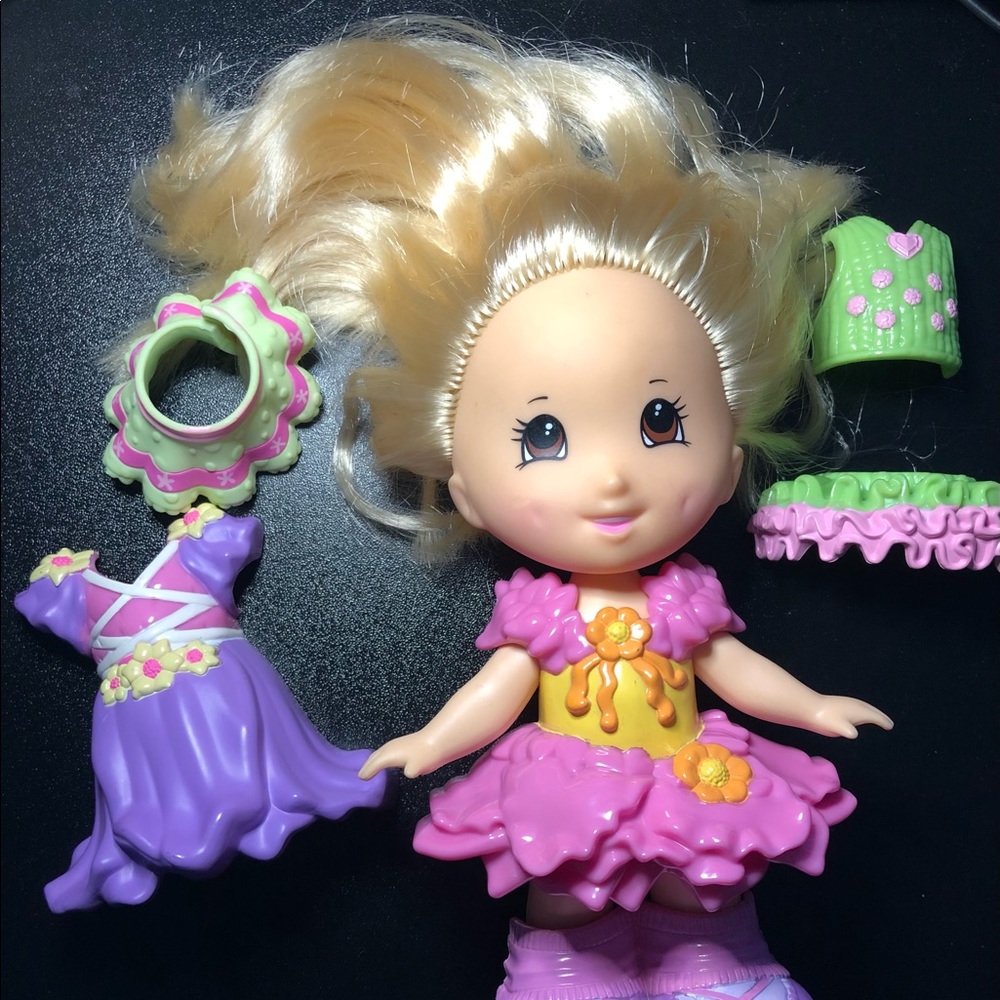 Snap and play doll